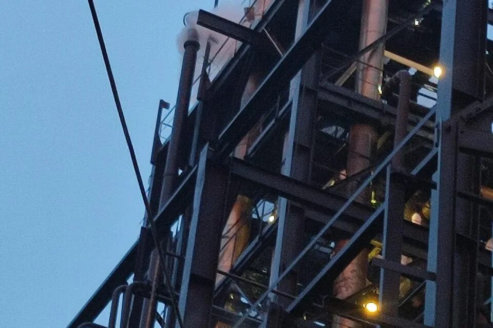 что творится в уфе в настоящий. пожар на интернациональной улице уфа подробности. пожар в черниковке уфа. пожар горит большой дом. максидом пожар.