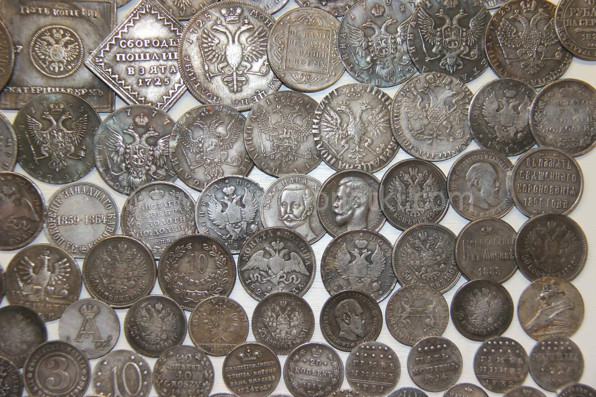 Номинал серебряных монет. Царские монеты мелкие. Царские серебряные монеты. Коллекции. Полуполтина серебро. Идеальный сохран монет царской Росси.