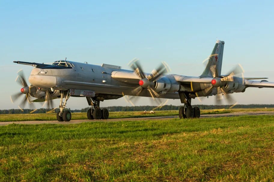 ту 95 аэродром. моздок ту-95к. ту-95мс. ту-95мс. ту-95 тикси.