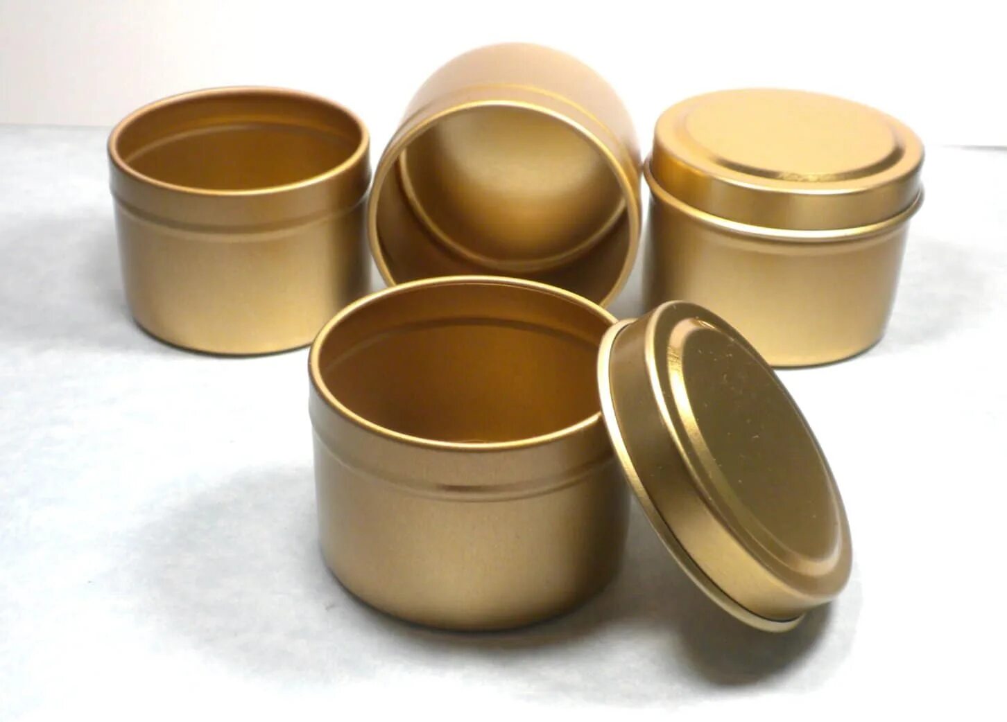 Gold rounds. Gold Round. Tin Lid. Gold Round shakl. Clear Lid Round Pink Wedding favor Packaging.