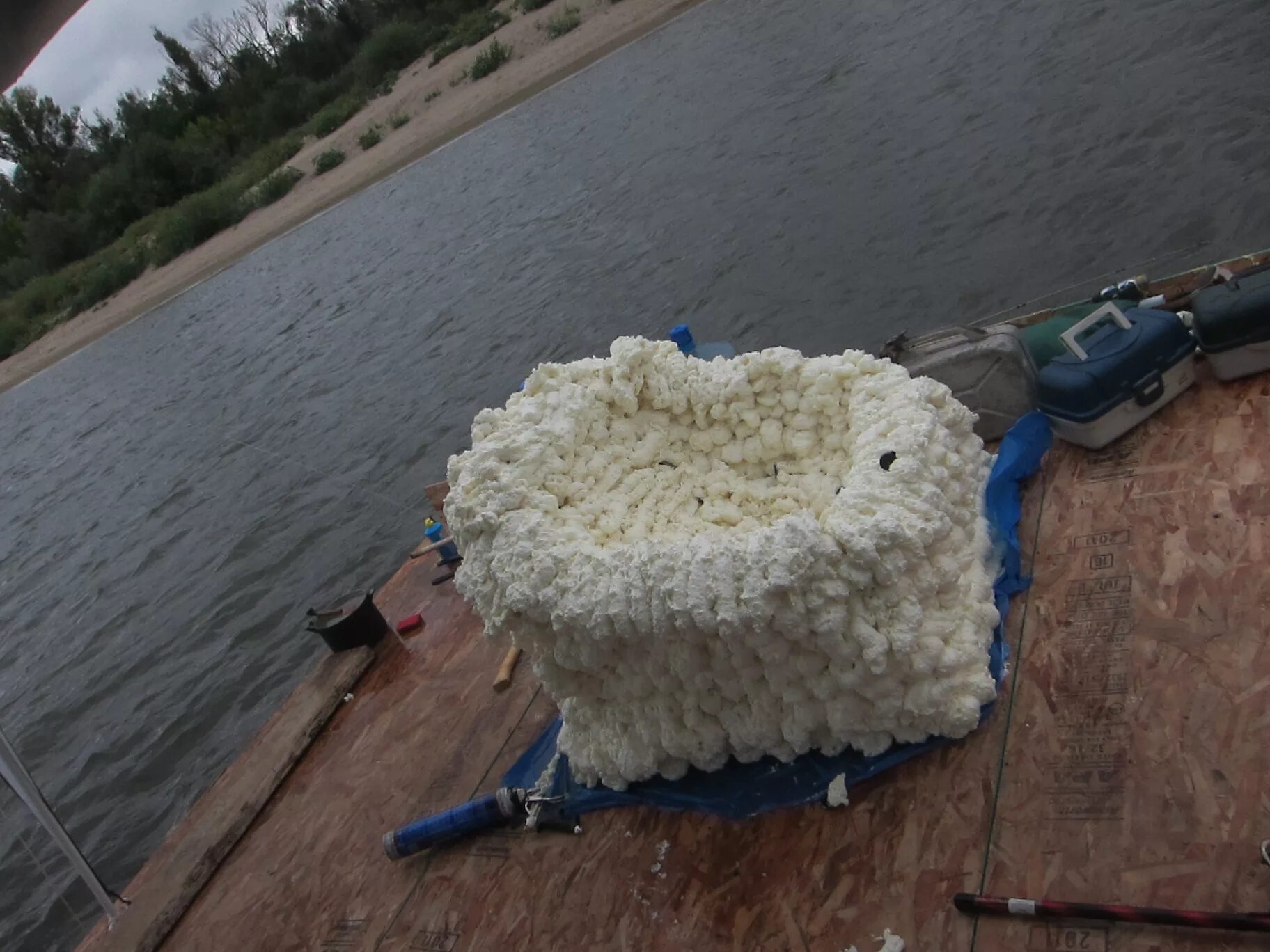 Связать плот. Плот из пенопласта. плот из пенополистирола. плот из пеноплекса. самодельный плот из пенопласта.