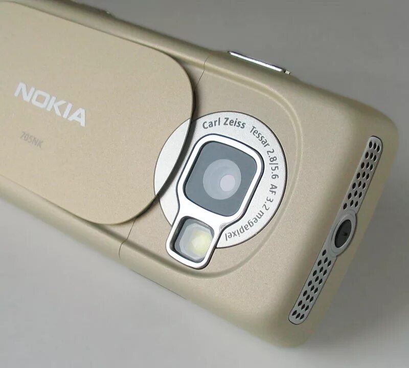 Камерофоны 2024 до 35000. Samsung sm-c115. Бюджетный камерофон. Nokia камерофон металлический. Люмия 1020.