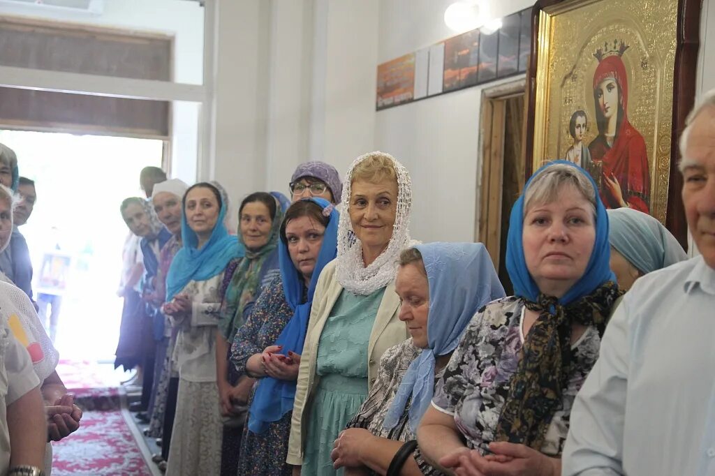 Храм достойно есть расписание. Достойно есть миасс. храм достойно есть. храм достойно есть миасс служат. храм достойно есть миасс фотографии.