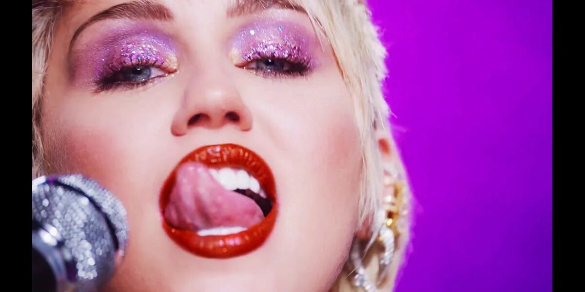 Миднайт скай майли. Майли сайрус миднайт скай. майли сайрус midnight sky. miley cyrus midnight sky леопард. miley cyrus - plastic hearts 2025.