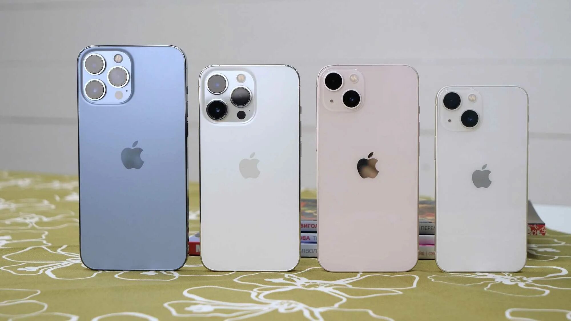 Давай 13 айфон. Iphone Mini 13 Mini. Iphone 13 и 13 Mini. Apple iphone 13 Mini 512 ГБ. Iphone 13 vs 13 Mini.