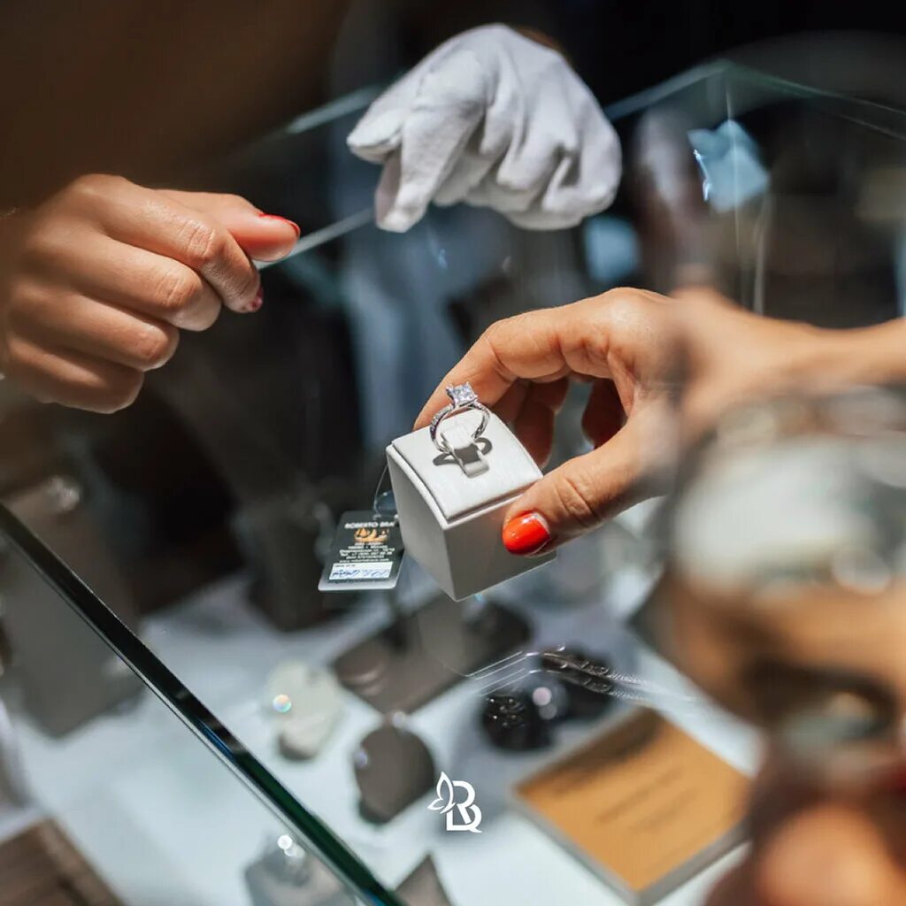 Группа браво китма мр3. Браво екатеринбург воздушные. Bravo екатеринбург. Ювелирный магазин роберто браво. Браво екатеринбург.