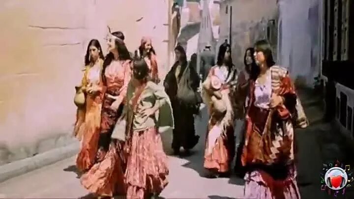 Табор уходит в небо песня цыганки рады. Табор уходит в небо 1976 светлана тома. Светлана тома табор уходит в небо с трубкой. Табор уходит в небо песня цыганки рады. Табор уходит в небо фильм.