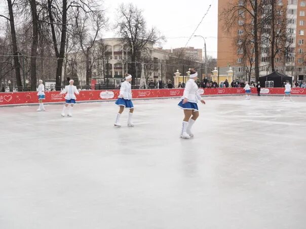 Каток в парке талалихина. Каток в подольске в парке. Парк талалихина каток. Парк талалихина каток. Парк талалихина каток.