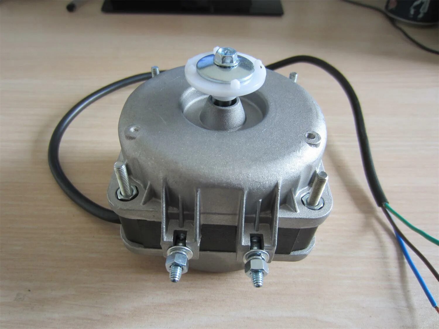 Схема установки бытового канального вентилятора. Однофазный двигатель с экранированными полюсами. Вентиляторы теория конструкция. Двигатель с расщепленными полюсами yj61-25 36вт/220в. Тип двигателя вентилятора.