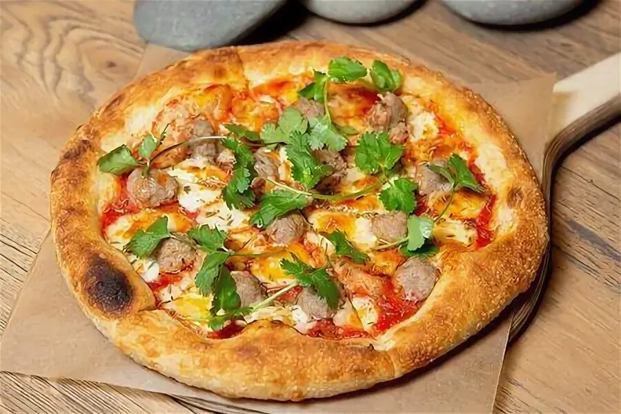 Можно ли сулугуни в пиццу. Пицца мясная с халапеньо. пицца с бараниной. сулугуни в пиццу можно.