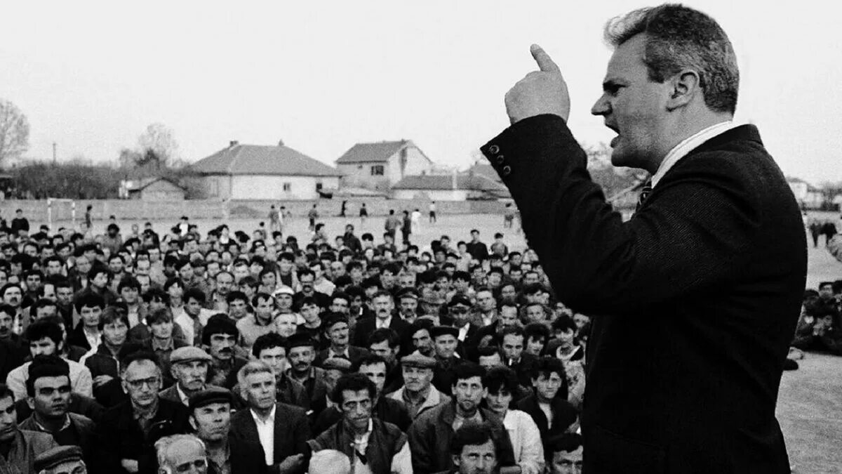Слободан милошевич образование. Митинг в сербии 2000. Югославия в 80-е годы. Свержение чаушеску в румынии 1989. Флаг социалистической югославии.