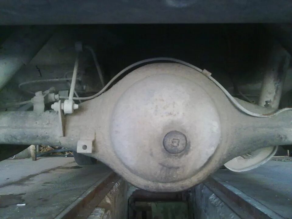 Масло в задний мост газель 3302. Газель мост задний залить масло. Масло в задний мост газель. Газель мост задний залить масло. Масло в редуктор моста на газель.