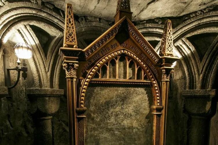 Зеркало еиналеж. Зеркало еиналеж из гарри поттера. Гарри и зеркало еиналеж. Mirror of erised. Mirror of erised.