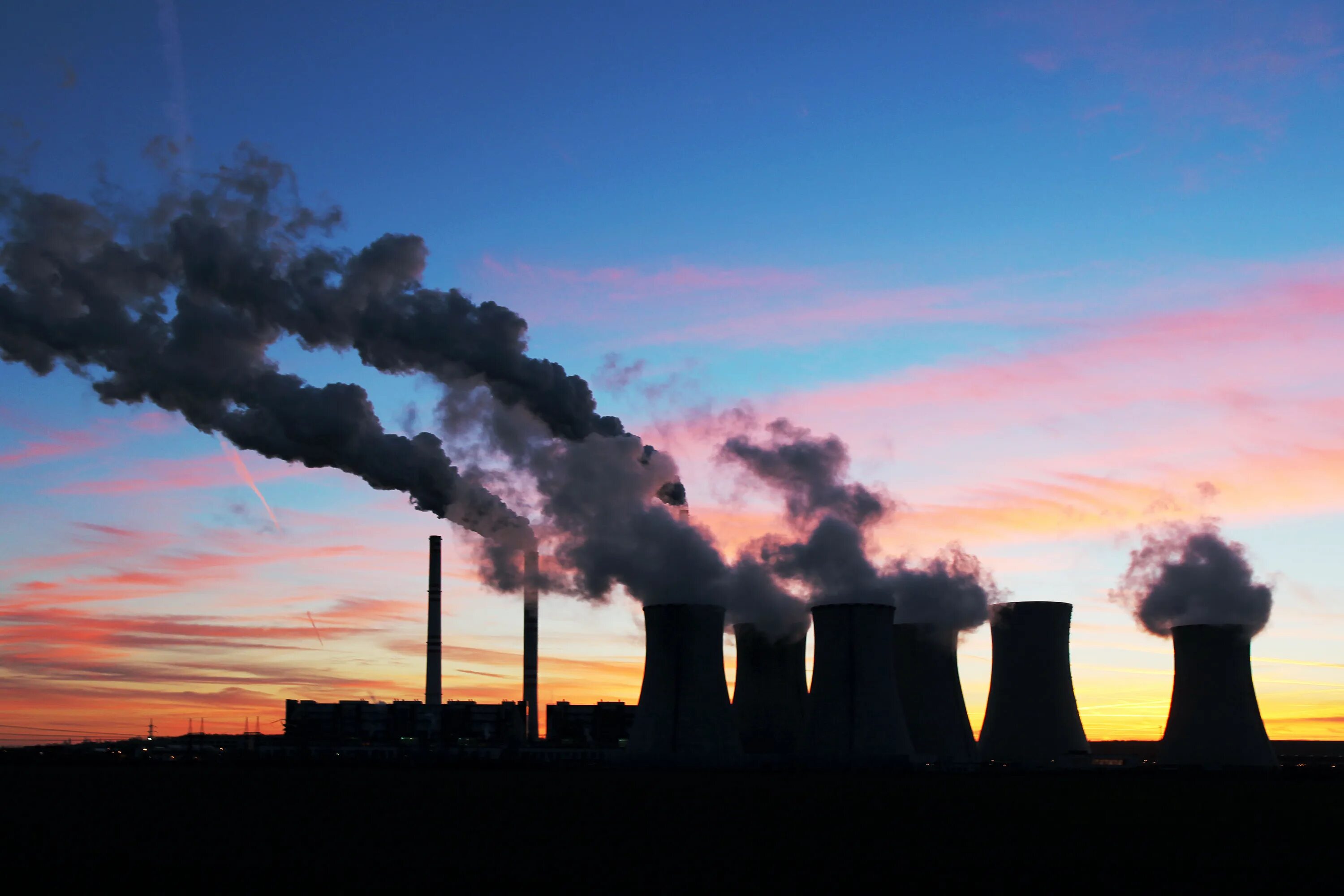 Загрязнение воздуха. Загрязнение воздуха заводами. ТЭЦ загрязнение окружающей среды. Экология загрязнение атмосферы.