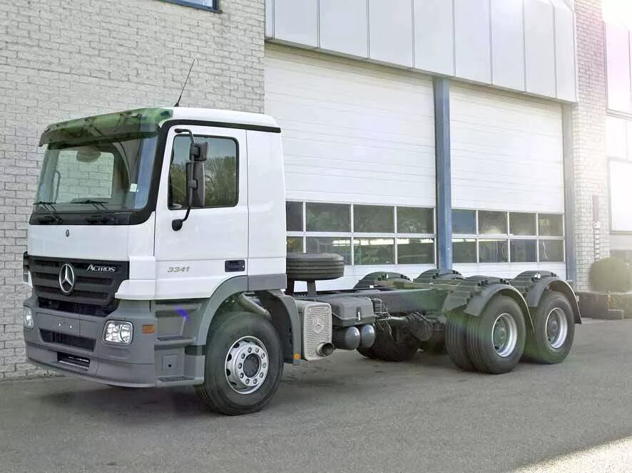 Шасси 6 4. Шасси мерседес актрос 6х4. mercedes actros 3341. mercedes actros шасси 6х6. мерседес актрос шасси 6х2 2007 год.