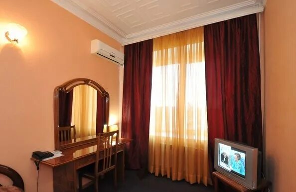 Парк хаус дзержинск волгоград дзержинский. Гостиницы волгоград в дзержинском. Отель замок волгоград люкс номер. Rest house волгоград номер с бассейном. Гостиница франтель волгоград.