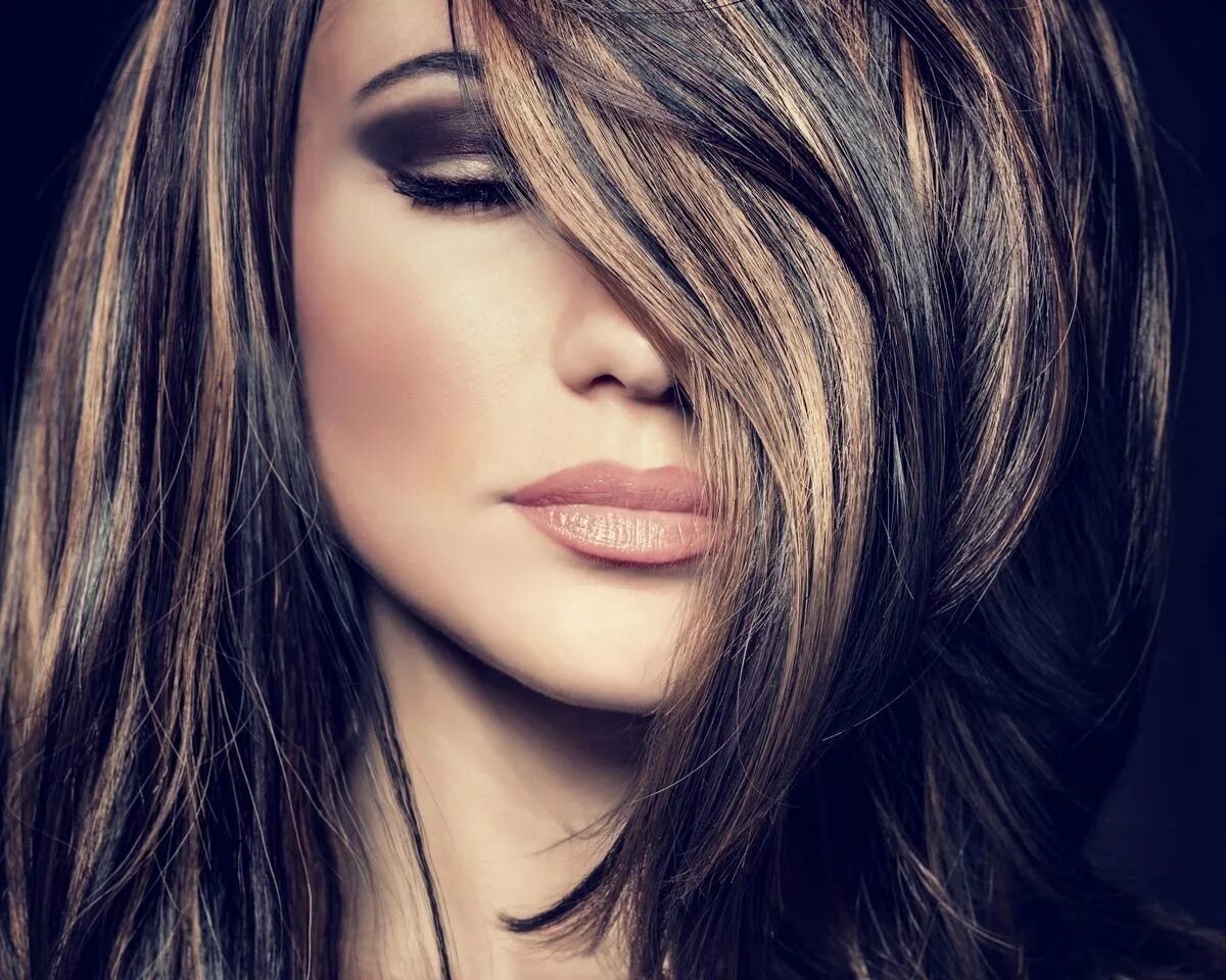 Мелирование окрашенных темных. Мелирование волос на темные волосы 2021. Мелирование окрашенных темных. Мелирование волос на темные волосы средней. Вуальное мелирование на темные.