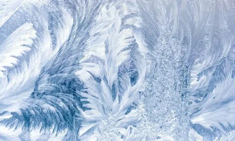 Морозные узоры на стекле - натуральный зимний фон