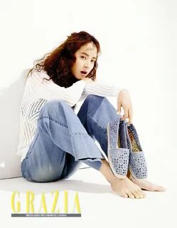 Song Ji Hyo Feet (3 photos) - feet.wiki.
