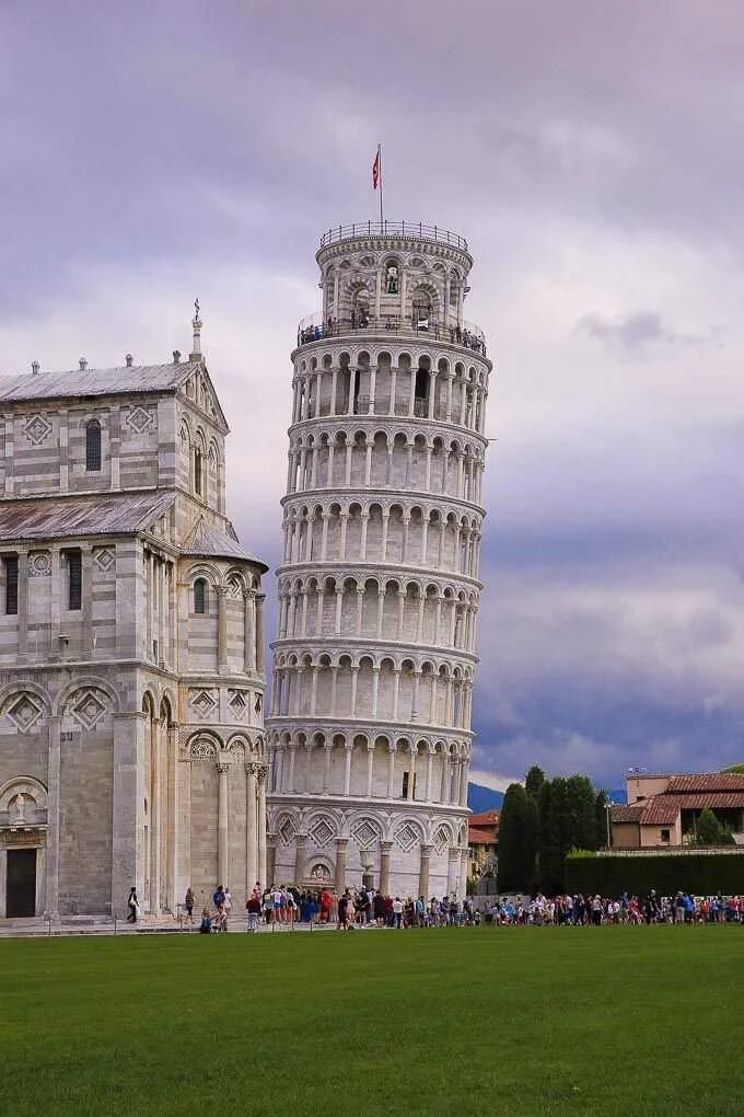 Город где башня. Пизанская башня Италия. Пизанская башня (Пиза, Италия). Пизанская башня всемирное наследие. Пизанская башня ЮНЕСКО.