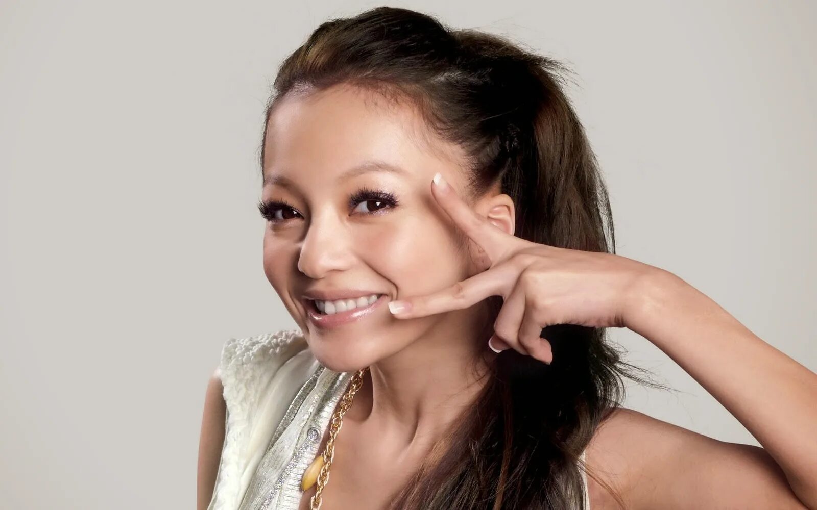 Angela японская певица. Angela chang filimleri. Певица zhang shao han. Тайваньская певица лю жоин. Angela chang.