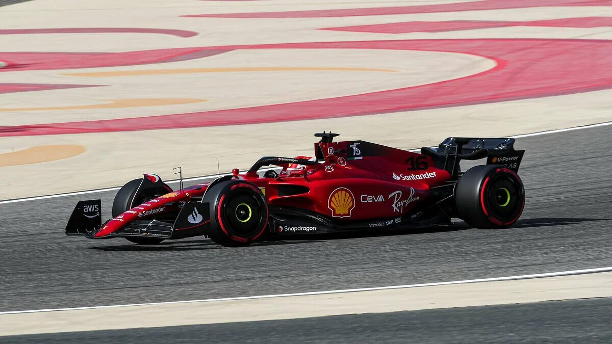 Формула 1 этап 16. Ferrari f1 2022. Феррари ф1 2022 Монца. MCLAREN f1 2022 Bahrain. Ф1 2022 Феррари Леклер.