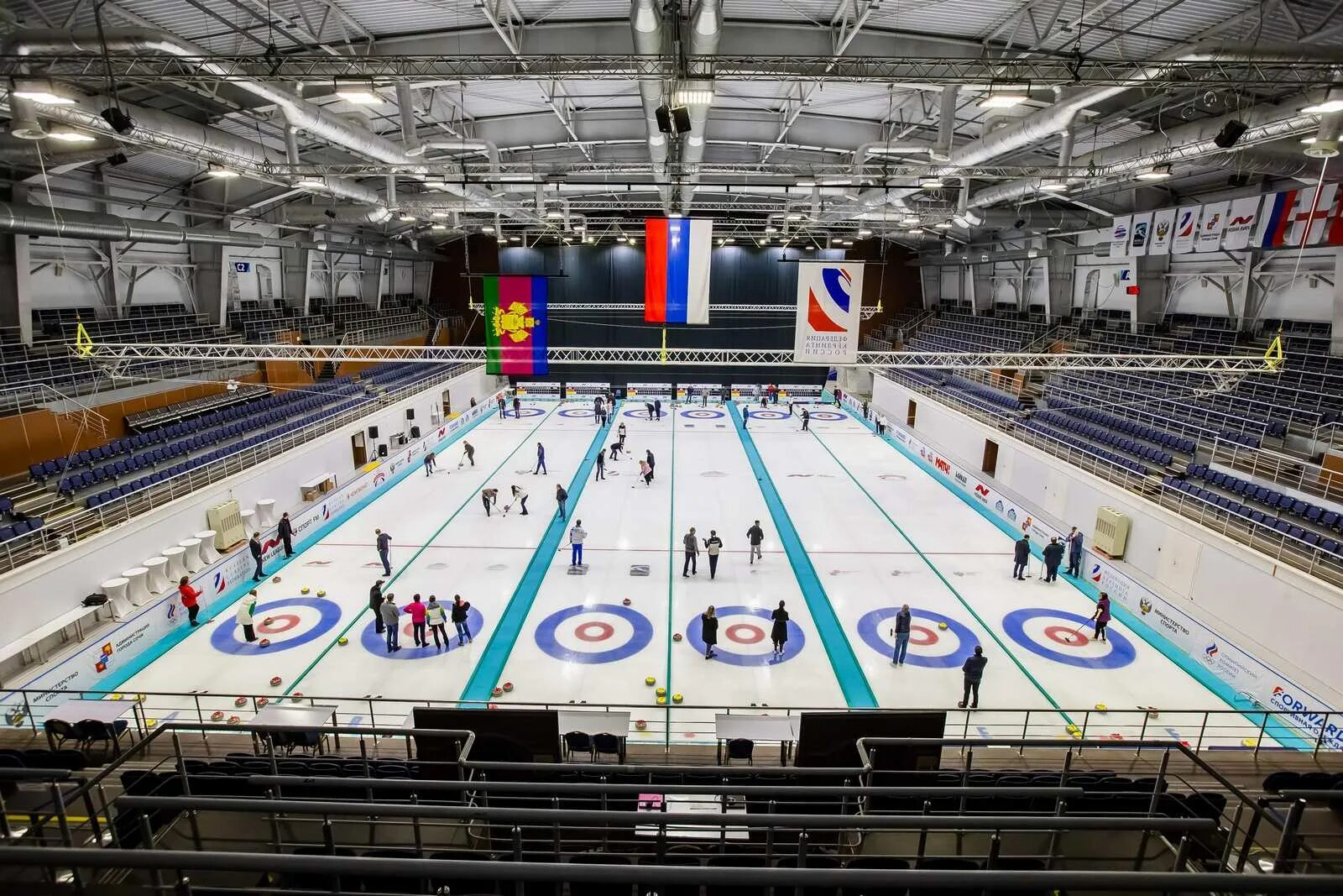Керлинг михайловский проезд. Керлинг центр москва михайловский. корпоративный керлинг. керлинг корпоратив. керлинг зал.