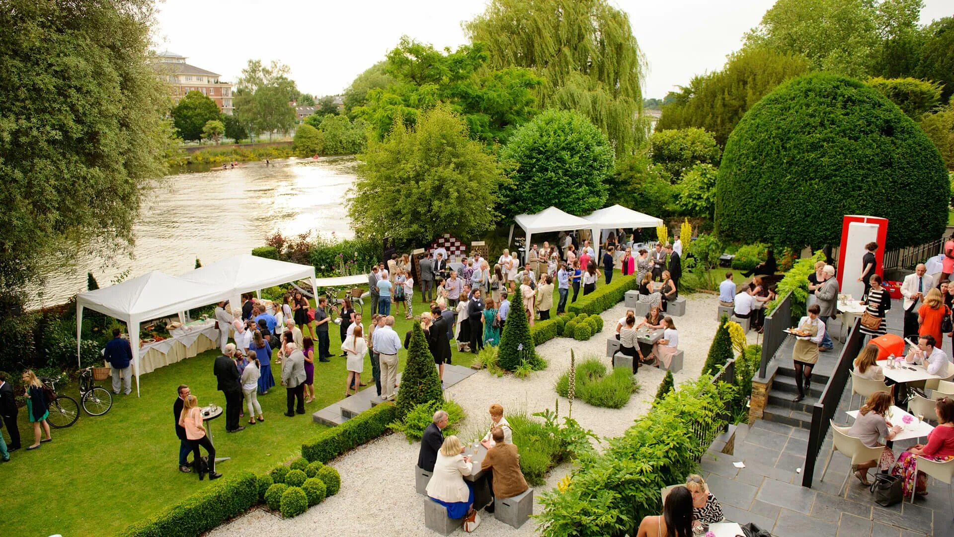 A public event at which pictures or. Ивент мероприятия на природе. outdoor events. уличные эвенты. outdoor venue.