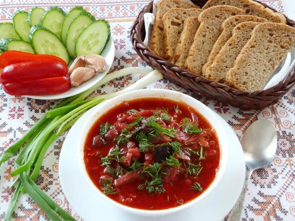 Борщ Кубанский с фасолью. Борщ с фасолью и черносливом. Сыроедный борщ. Борщ Кубанский с черносливом. Приготовление супов борщи