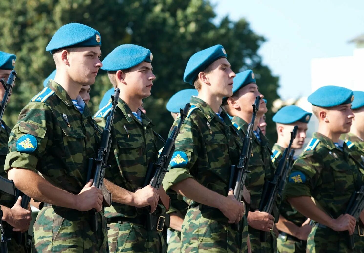 Рязань десантники. Рязанское военное воздушно-десантное училище. Рязанское училище ВДВ. Рязань ВДВ армия. Курсанты Рязанского училища ВДВ.