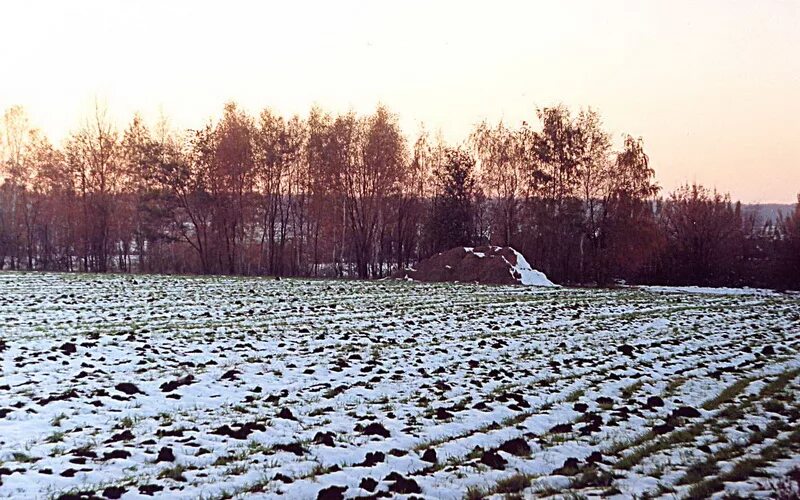 Вспахано весной. Поле весной. снег поле. пашня весной. сельское хозяйство зимой.