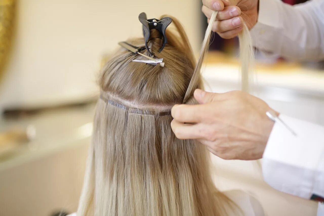 Как снять наращивание волос. Наращивание волос. Наращивание волос процесс. Капсульное наращивание. Японское наращивание волос.