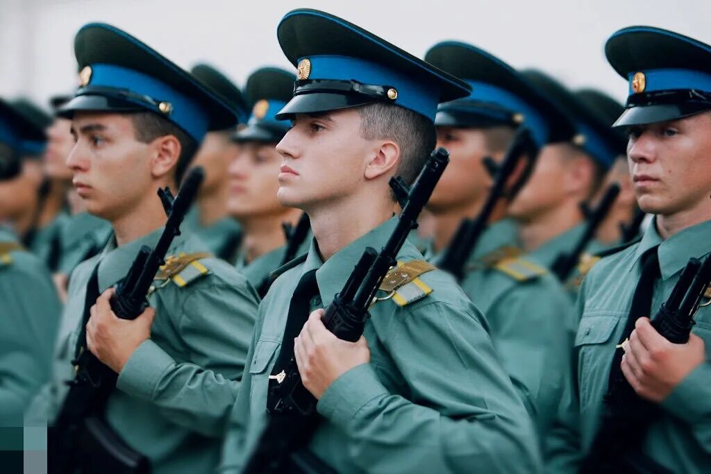 Военно способный. Курсанты КВВАУЛ. Курсант военного училища. Форма курсантов военных училищ. Красивые курсанты.