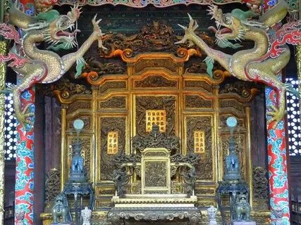 A dog lives in the imperial palace