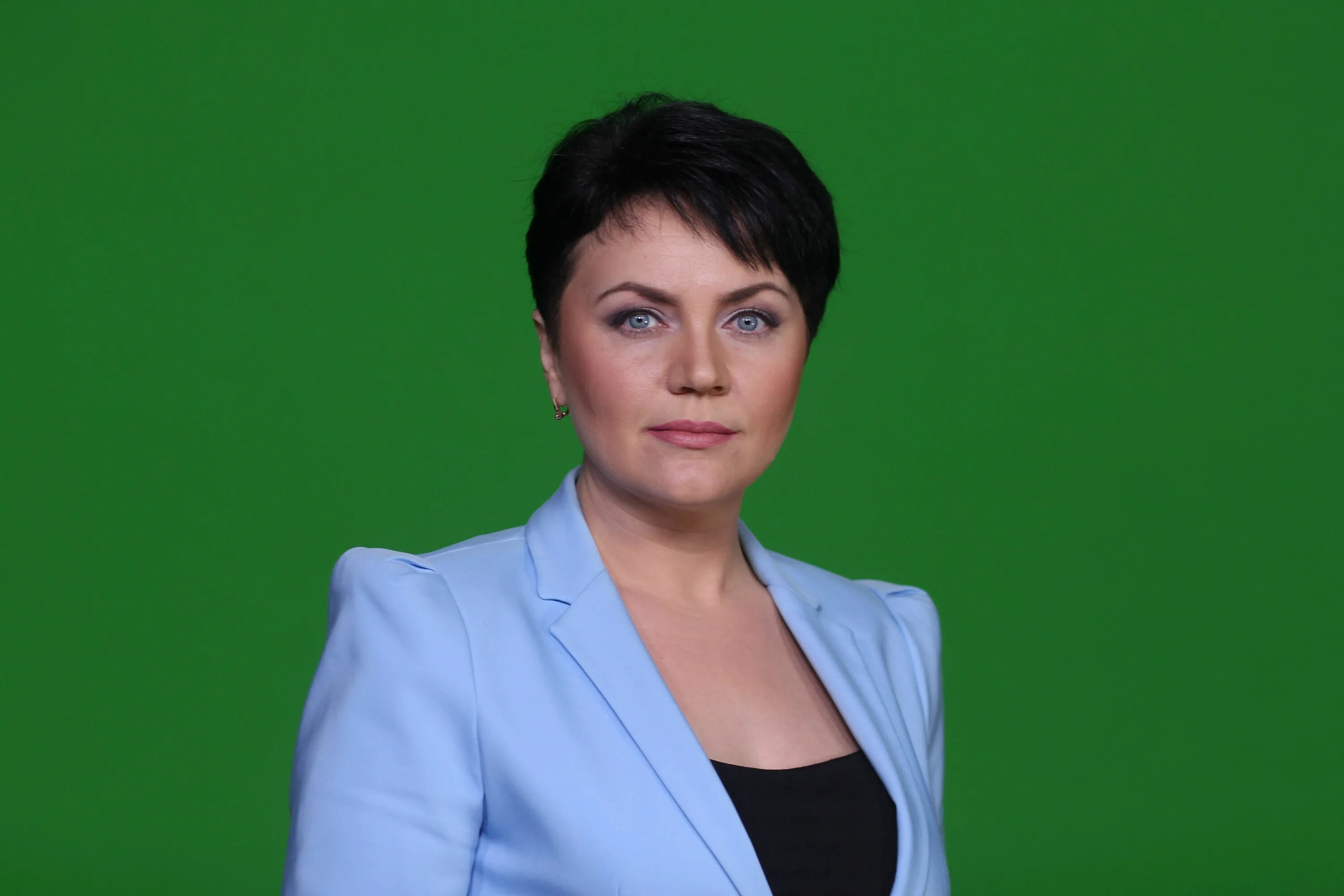 журналист ведет