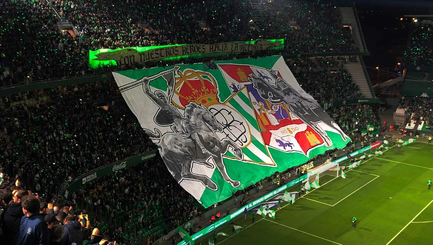 Зрители на гонках. Футбол фон. Кикерс кельн. Fans place. Diego forlán manchester united.