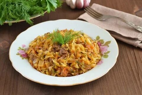 Тушить капусту с тушенкой