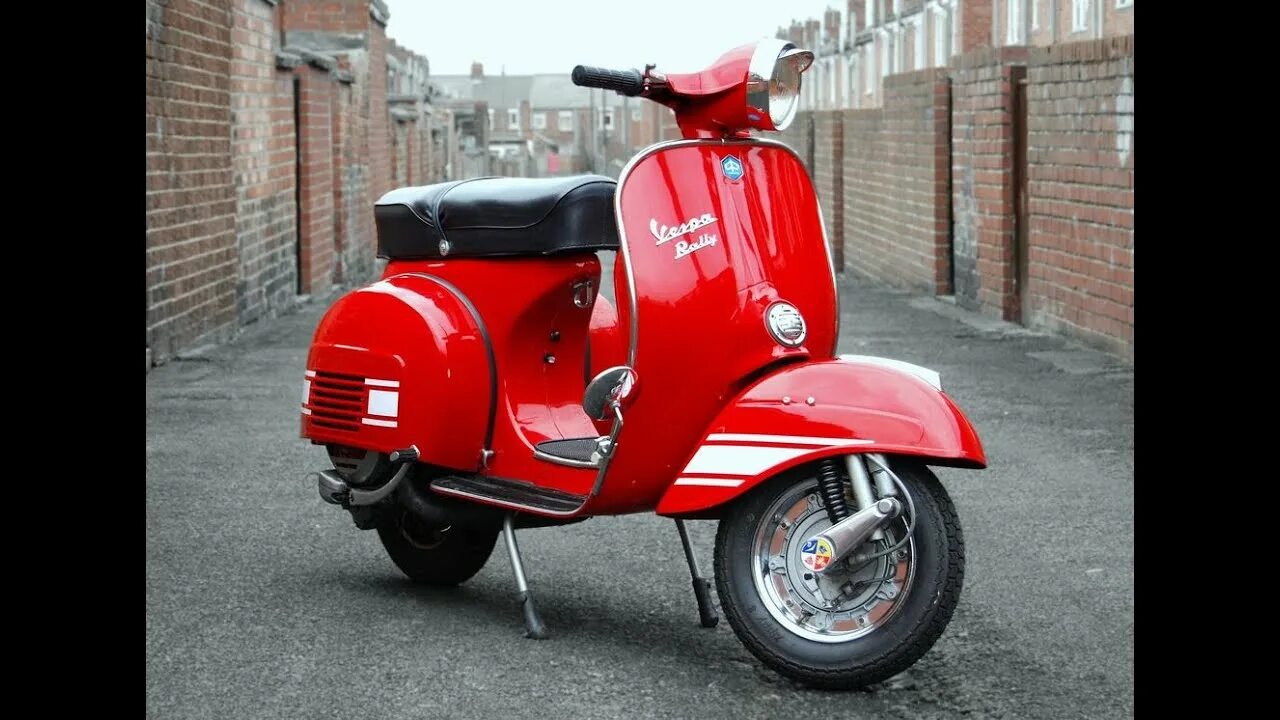 Мотороллер картинки. Vespa rally 200. мотороллер итальянский веспа. мотороллер вятка 1977. ретро скутер веспа.
