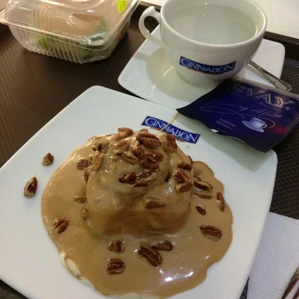 File:Cinnabon.jpg - Wikipedia