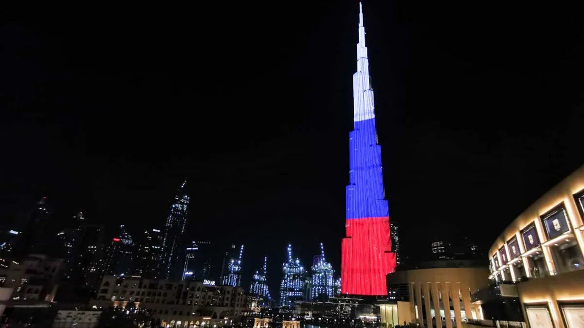 Бурдж халифа 2023. Бурдж Халифа флаг России. Башня Бурдж Халифа. Дубай здание Бурдж Халифа. Бурдж Халифа 12 июня 2020.