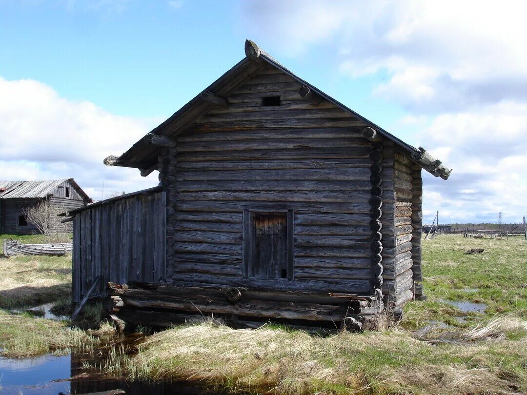 Кожозеро амбар. Старый деревянный ангар. Амбар днр. Амбар днр. Амбар днр.
