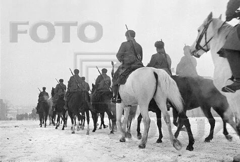 На этой фотографии запечатлены прославленные генералы кавалеристы