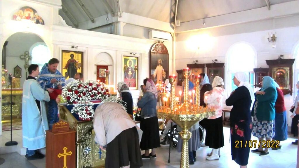 богослужения в храмах южного бутово. храм стефана пермского в южном бутово расписание. храм марии магдалины в бутово духовенство. церковь марии магдалины москва чечёрский проезд. храм стефана пермского бутово.