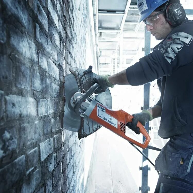 Алмазное сверление и резка бетона. Демонтаж алмазным сверлением. Бетонолом бош gsh 27. Husqvarna бетоно резчик бетона. Строительное оборудование.