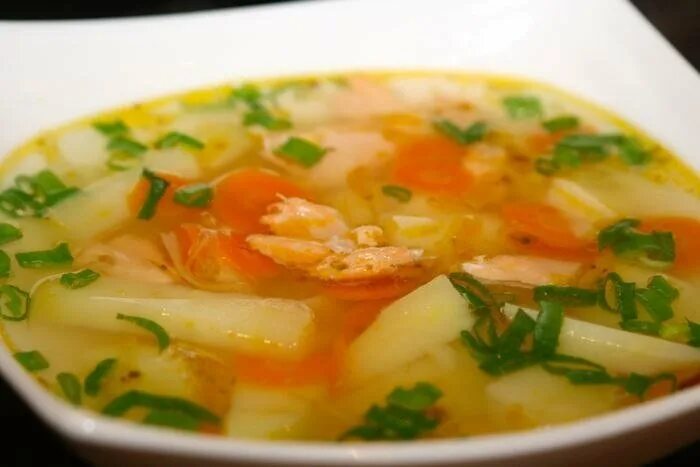 Как сварить суп из форели. Рыбный суп из форели. суп рыбный с форелью. вкусные супы из форели. вкусный рыбный суп из форели.