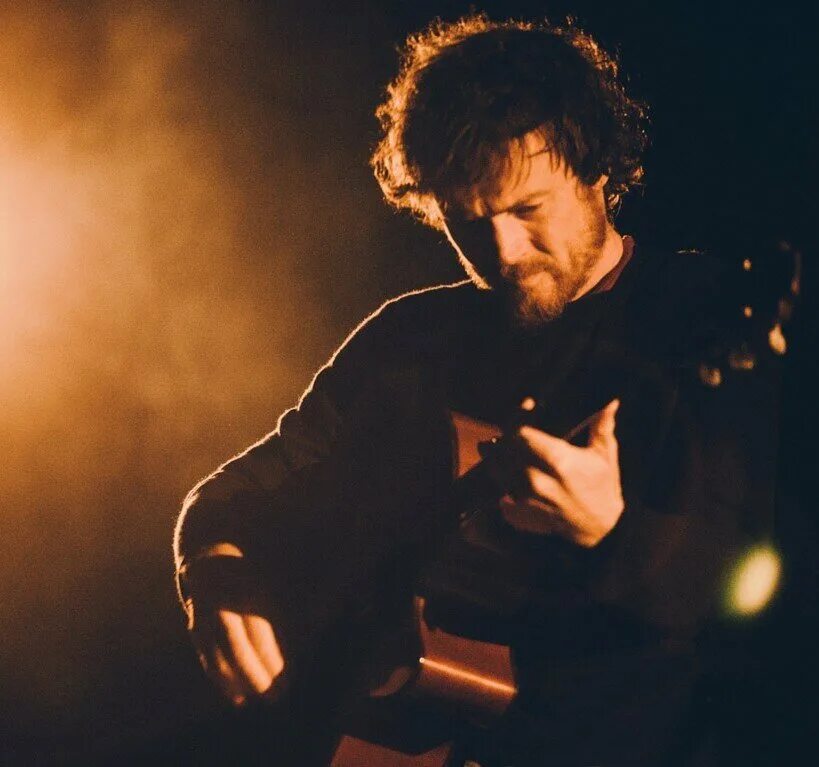 Damien rice. Дэмиен Райс. Damien Rice фото. Дэмиен французский певец мюзикла. Ирландский певец Глен Роуз.