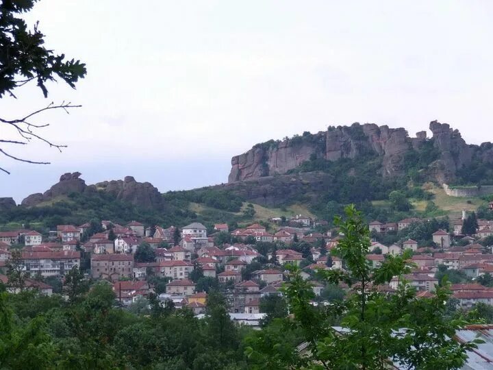 Город в болгарии 5. Белоградчикские скалы Болгария. Белоградчик город в Болгарии. Белоградчик (крепость). Крепость и скалы Белоградчика в Болгарии.