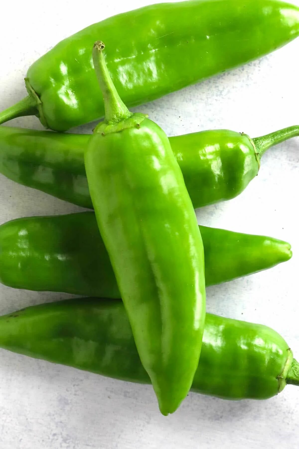 Pepper c. Зелёный острый перец халапеньо. Зеленый Чили. Перец Чили зеленый острый. Красный перец.