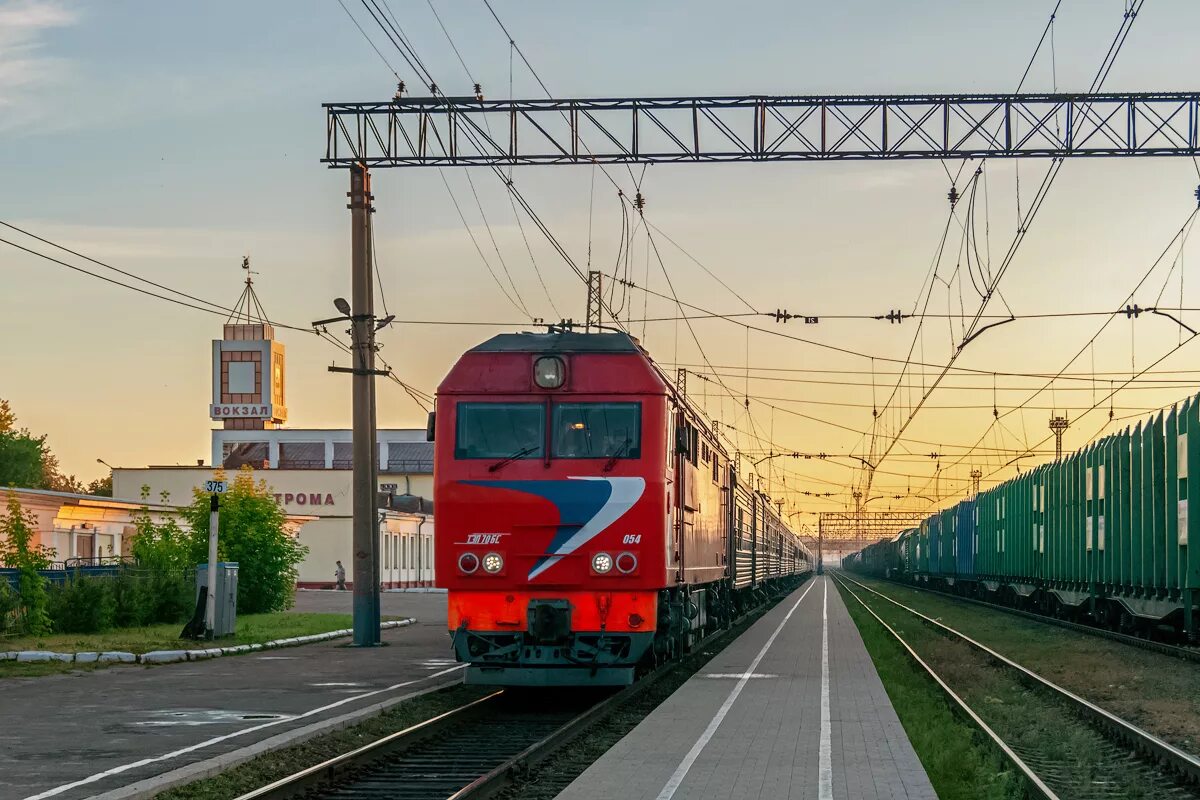 Новый поезд кострома. Станция Кострома новая. Тэп70бс в депо. Тэп70 депо Иваново. Тэп70бс с ласточкой.