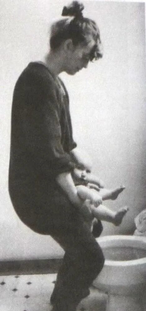 Поза высаживания. Ингрид бауэр высаживание. Поза высаживания. Высаживание ребенка на природе девочек. Высаживание грудничка.